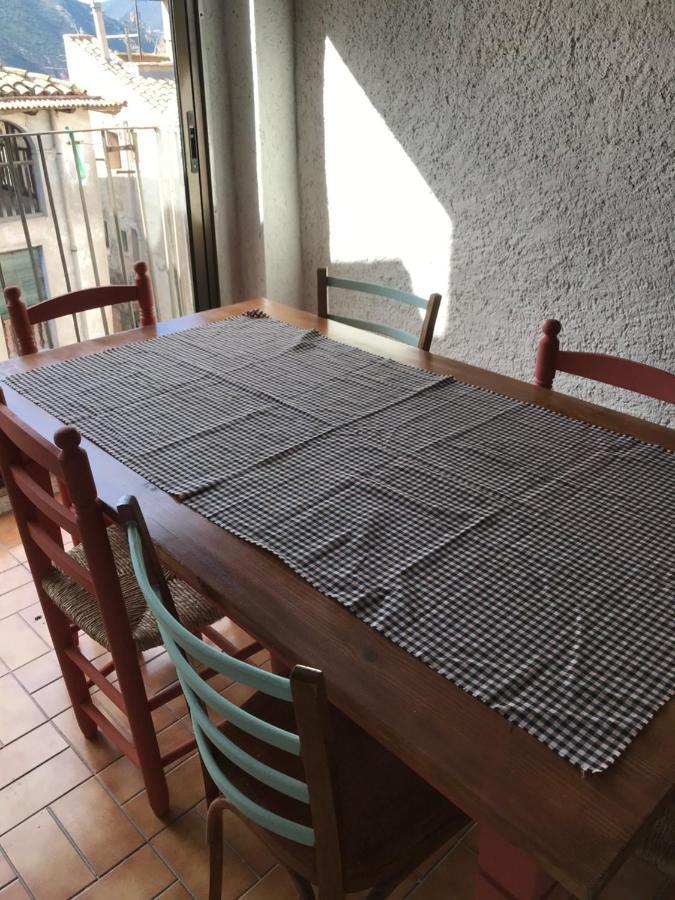 Hostal Casiano Camarasa Extérieur photo