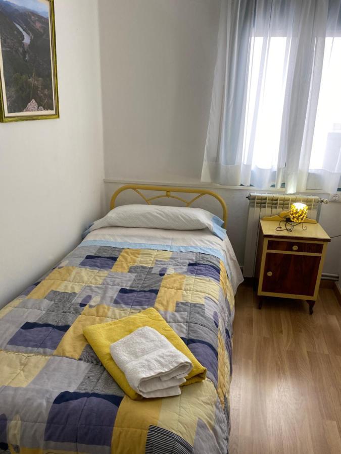Hostal Casiano Camarasa Extérieur photo